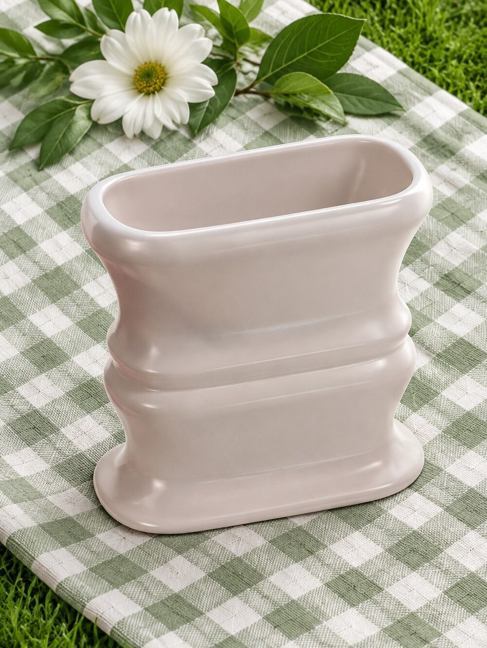 White Lulu Sculpted Ceramic Vase 6.5×6×2.5"
